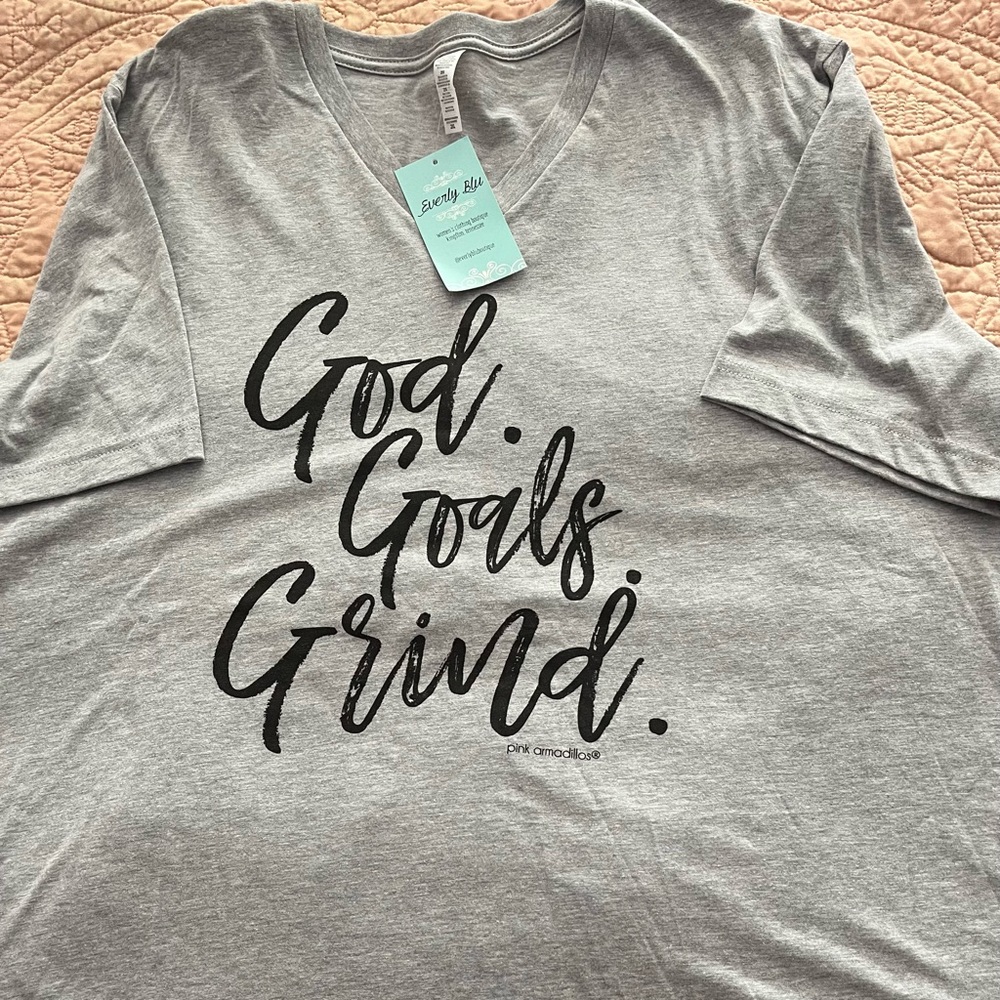 Pink Armadillos light gray SS t-shirt, size 2X, NWT.